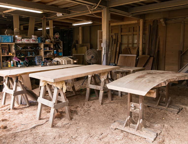 一枚板テーブル専門店 鬼童銘木|愛知県津島市百町の家具屋/寝具店/雑貨