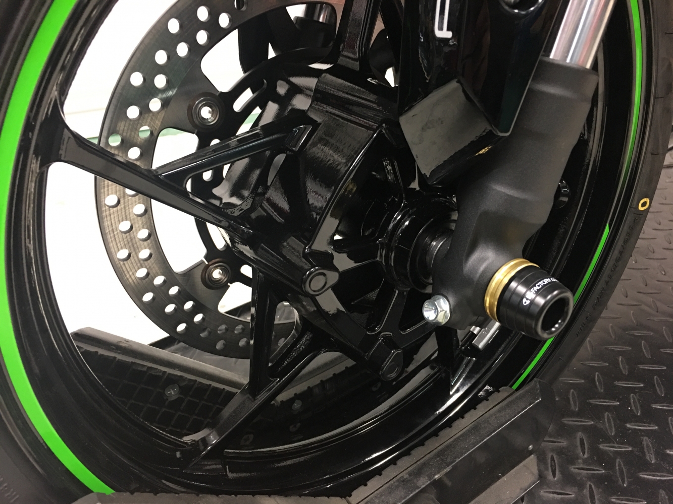 K-FACTORY ONLINE SHOP / フロントアクスルスライダー (ZX-25R)