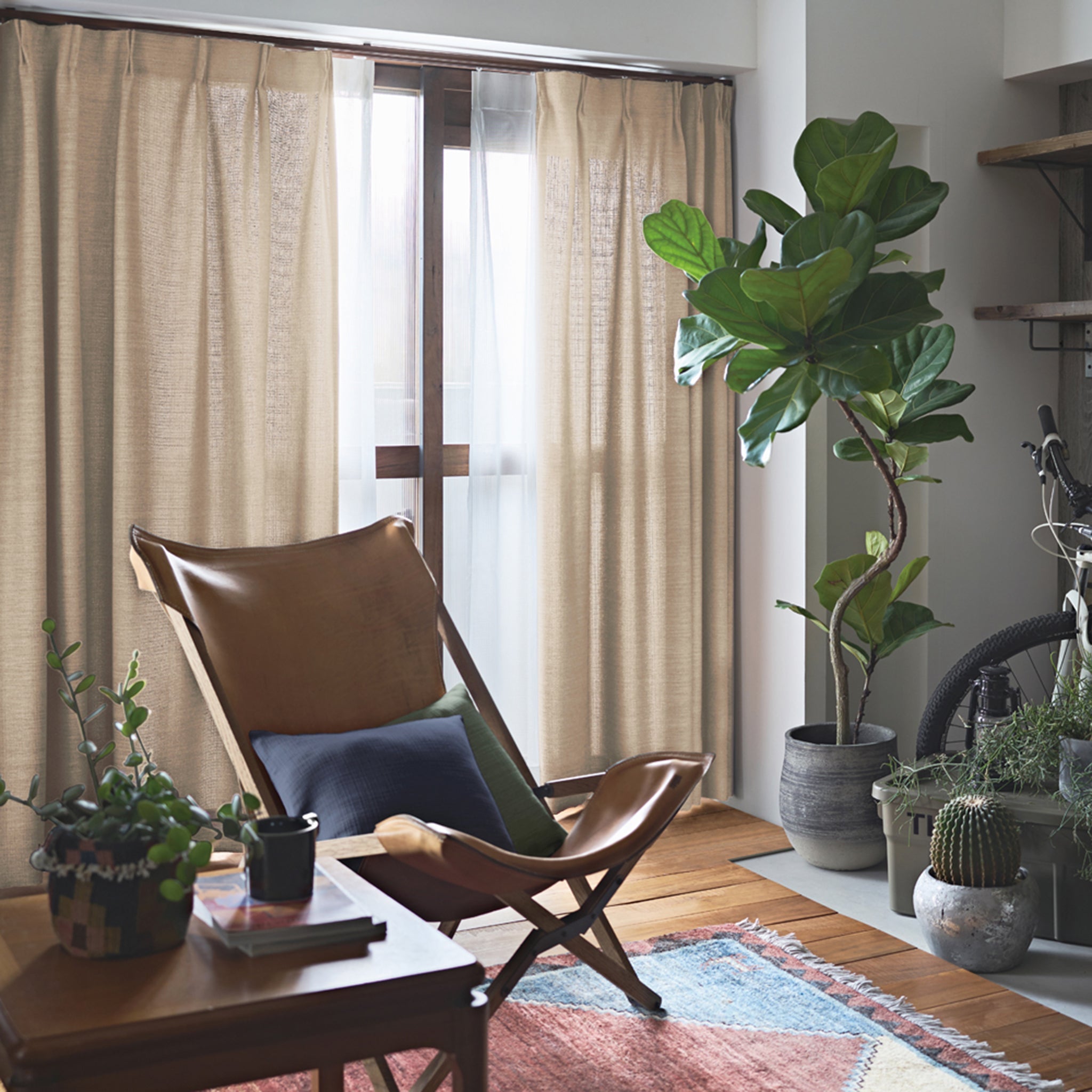 ベージュ系のカーテン