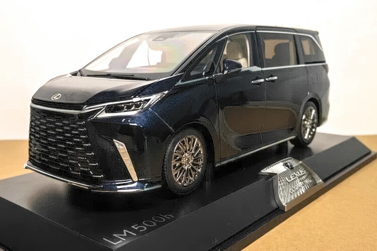 楽天市場】オートアート 1/18 レクサス LS600hL ソニックシルバー 開閉
