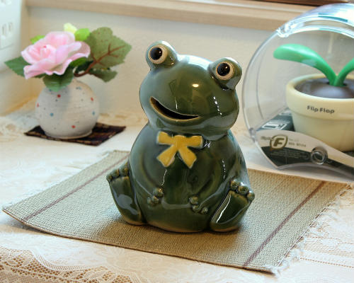 楽天市場】貯金箱 おしゃれ かわいい 陶器 カエル 蛙 オブジェ 置物