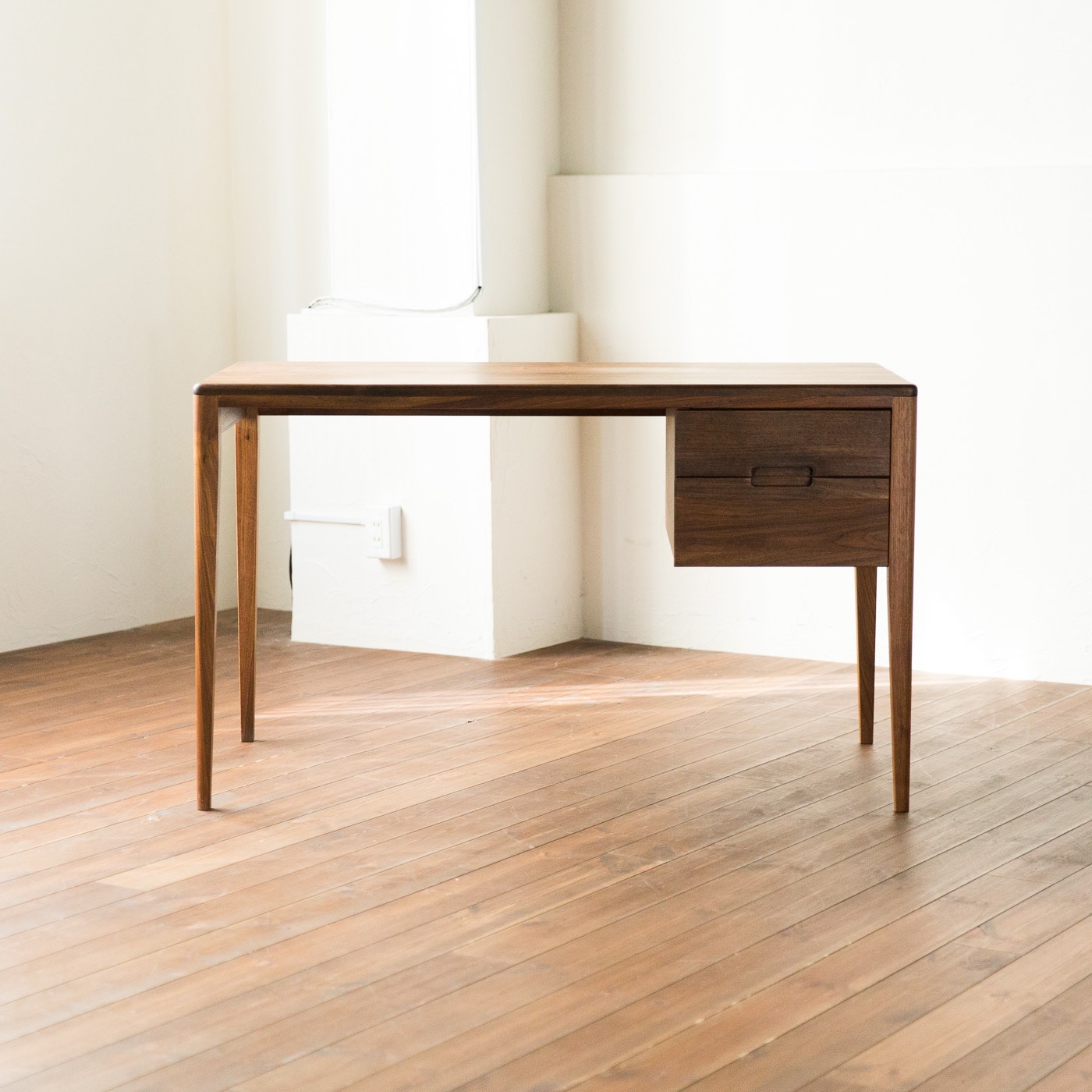 キバデスク ウォールナット(片引き出し) | 杉工場(SUGIKOUJOU