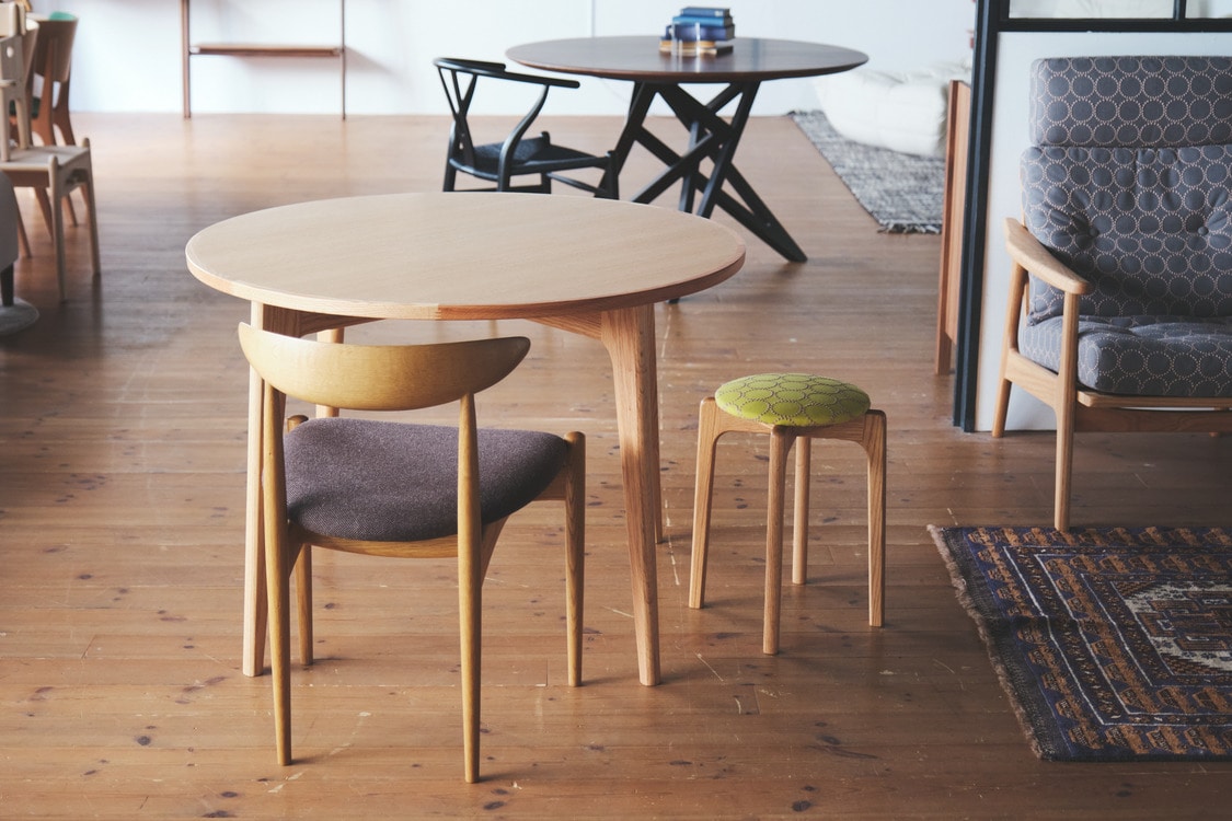 マルニ60プラス ラウンドテーブル (直径100cm 樹種ウォールナット