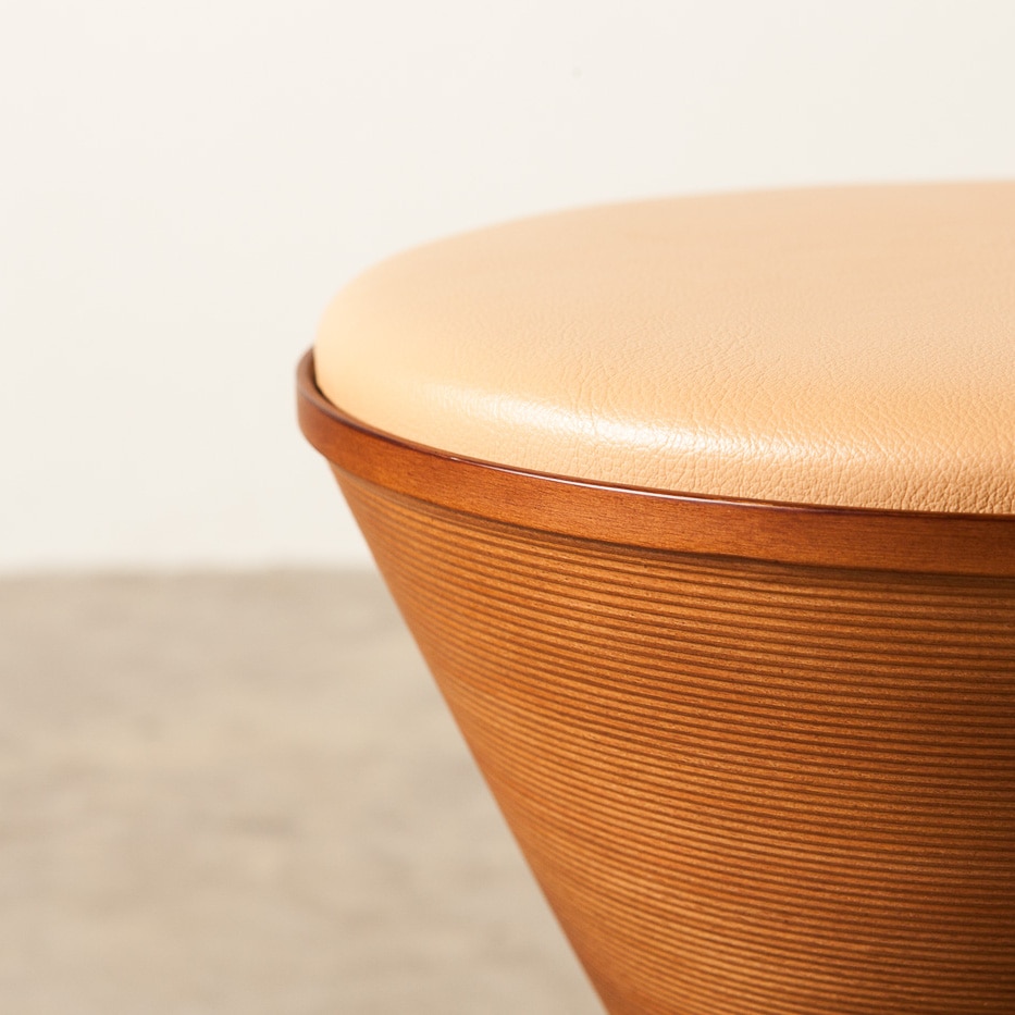 ブナコスツール (本体ブラック 座面合成皮革：ダークブラウン