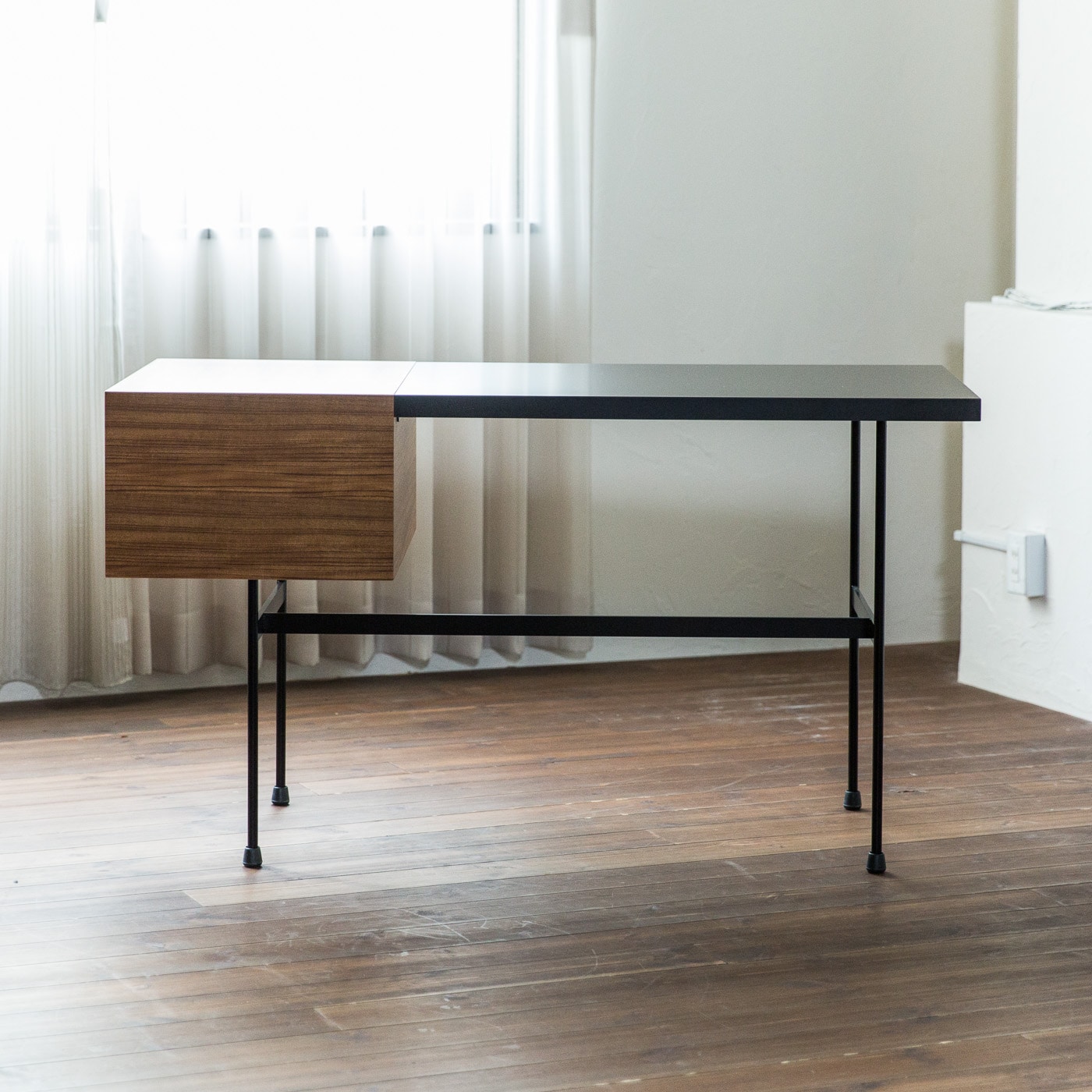 F031 デスク | ピエール ポラン(Pierre Paulin) | リグナテラス東京