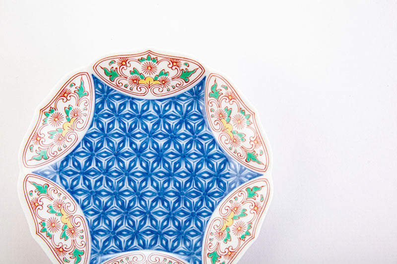 色鍋島麻の葉地紋 桔梗縁【小皿】｜有田焼なら賞美堂本店オンライン