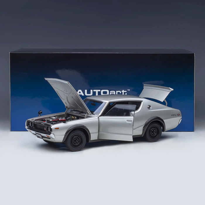 ミニカー 1/18 日産 スカイライン 2000 GT-R KPGC110 シルバー