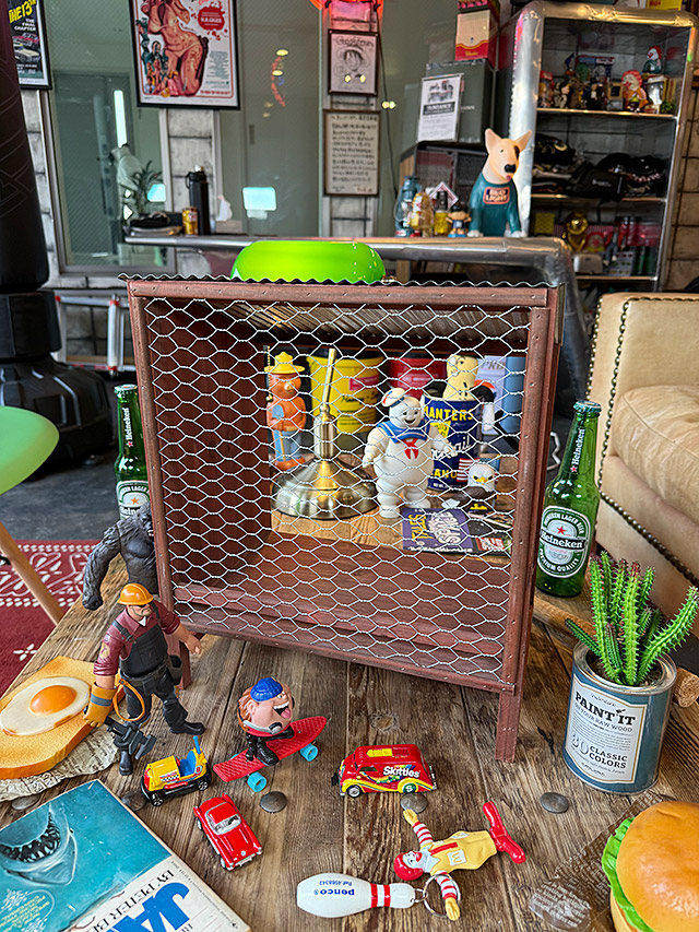 ジャンク小屋 ウッドキャビネット ディスプレイ台 （シルバー