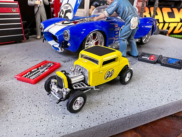 M2フォードロードスタースリーウインドウクーペ - ムーンアイズ