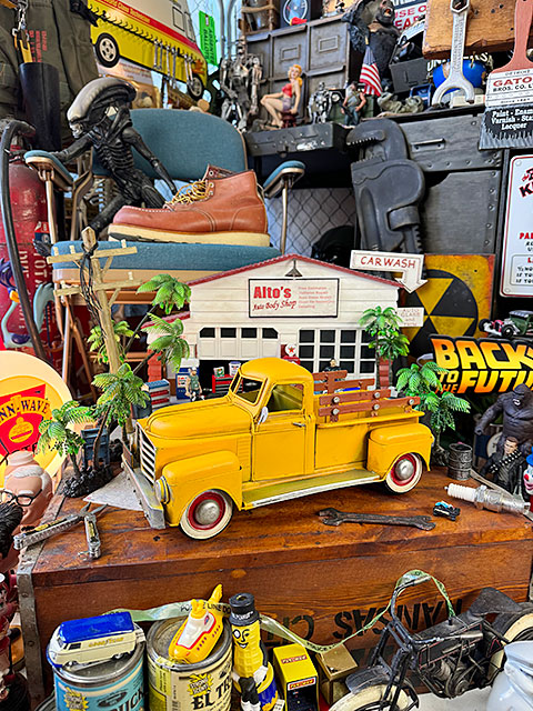 昔のピックアップトラック ブリキオブジェ Mサイズ （イエロー