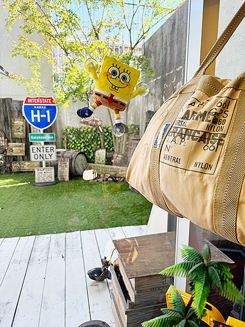 スポンジボブ ガラス貼り付きぬいぐるみ （吸盤付き） □ アメリカン