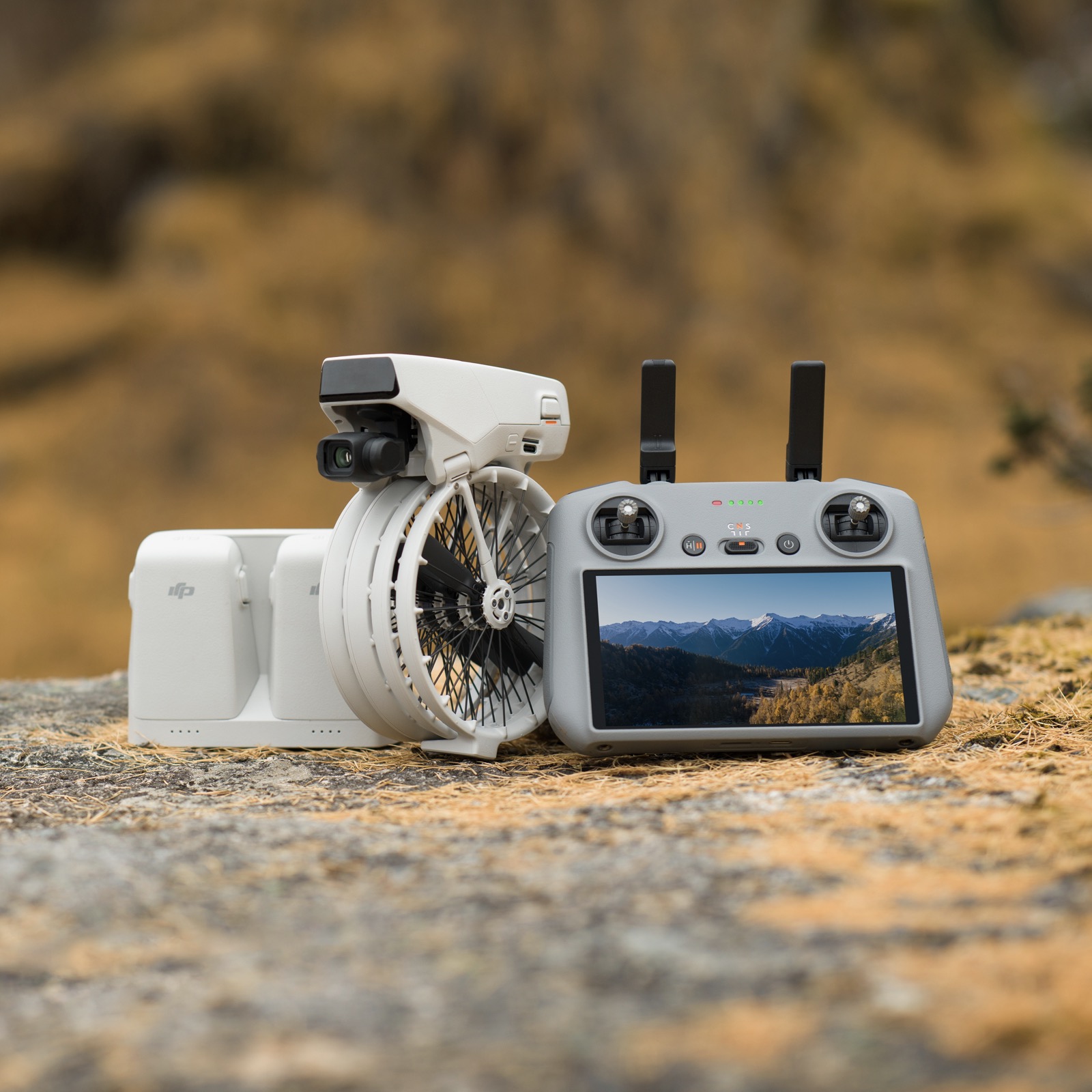 DJI ドローン DJI Flip Fly More Combo (DJI RC 2) 4K 空撮 カメラ