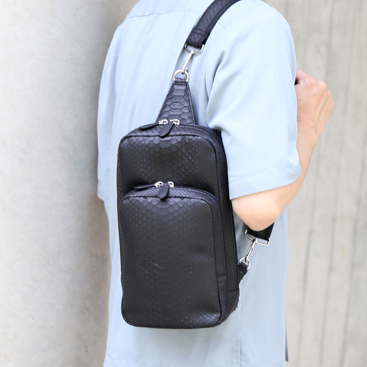 sankyo shokai（三京商会） ダイヤモンド パイソン ボディバッグ