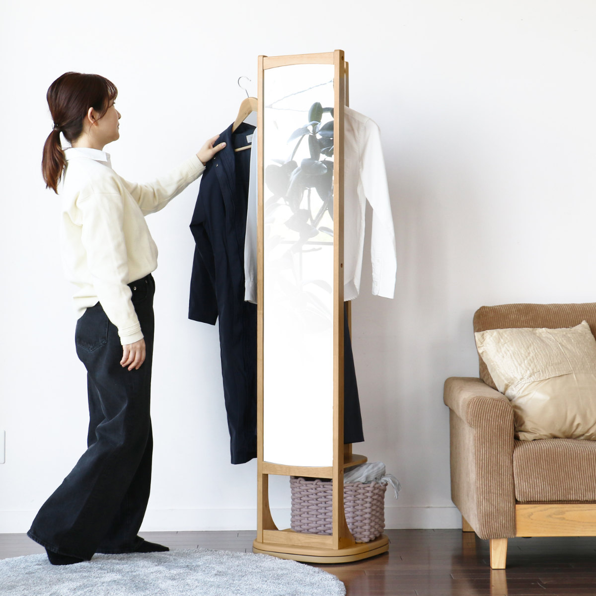 スタンドミラー 全身鏡 360度回転式 背面ハンガーラック 棚板付