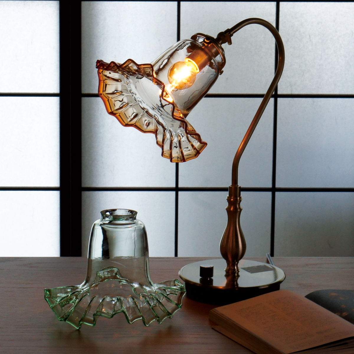 廣田硝子 テーブルライト ガラス製 電笠 フリル緑 卓上ライト 日本製