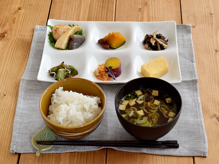 爆買ビュッフェプレート 6品皿 ホワイトグッドデザイン賞 大皿 角皿