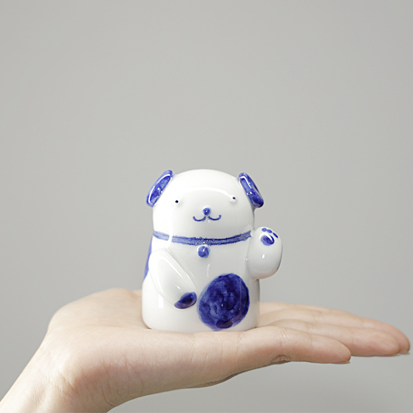 砥部焼 かわいい 招き犬 置物 戌 いぬ 縁起物 陶器 手作り 窯元