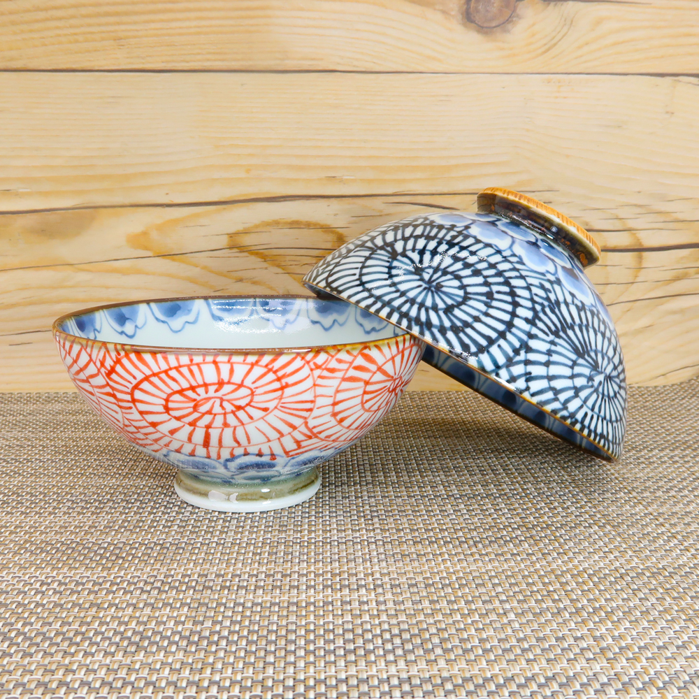 茶碗 有田焼 波佐見焼 花弁タコ唐草茶碗（小・赤/大・青）小さめ 唐草