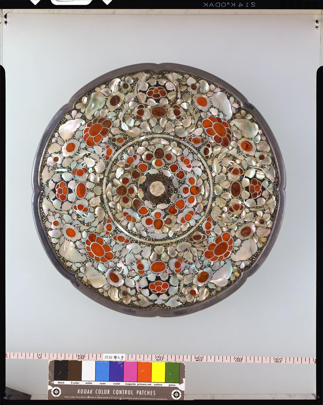 八角鏡 平螺鈿花鳥背 第7号 - 正倉院