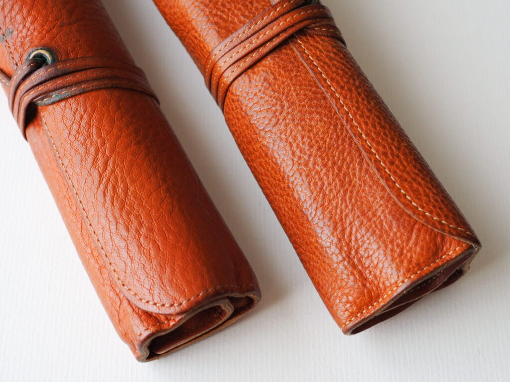 ペンケースに拘る 土屋鞄のトーンオイルヌメ ロールペンケース