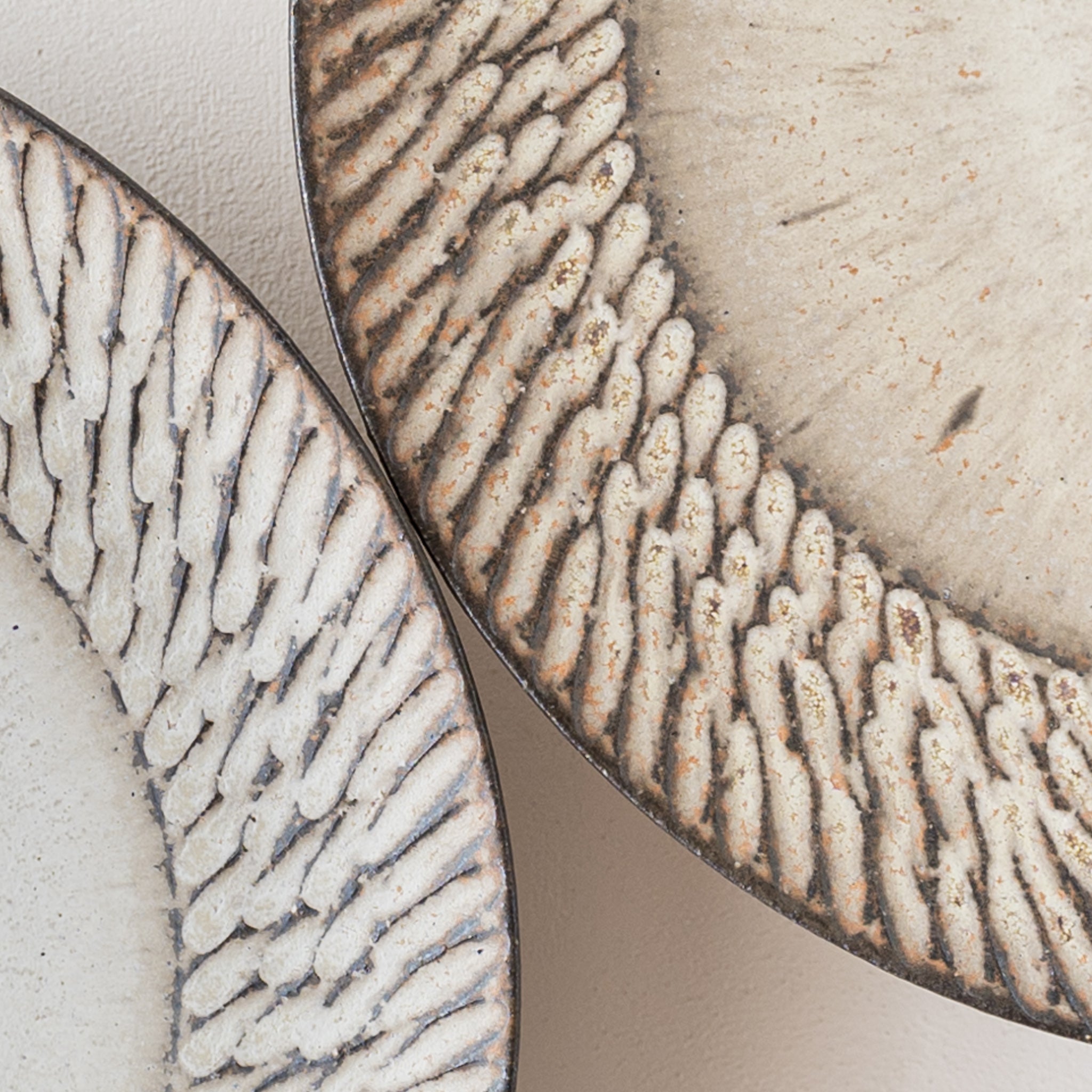 作家 山本雅則 しのぎ リム皿 8寸 白｜和食器通販 四季折折 – 四季折折