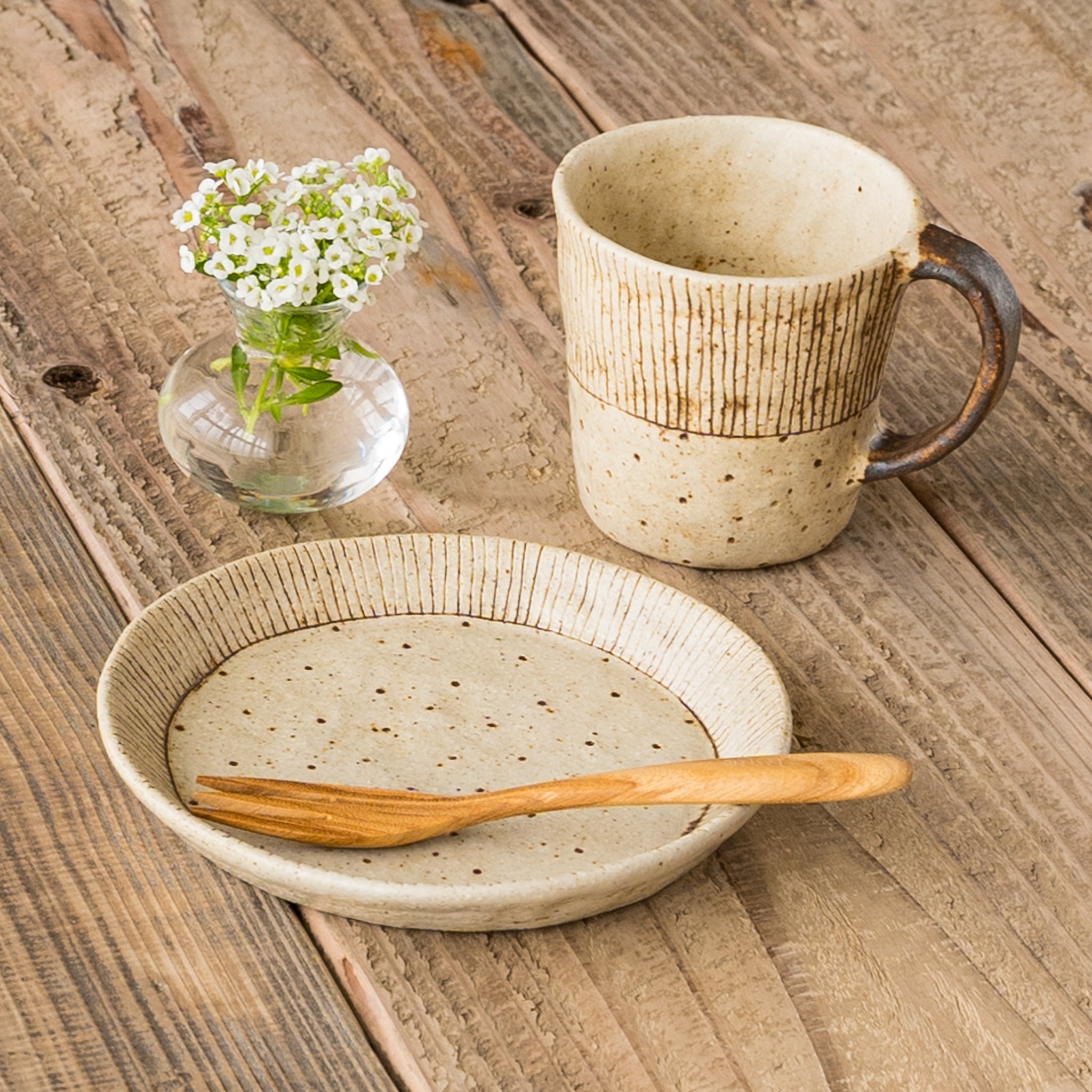 作家 金成潤子 丸皿 ドット x ライン｜和食器通販 四季折折 – 四季折折