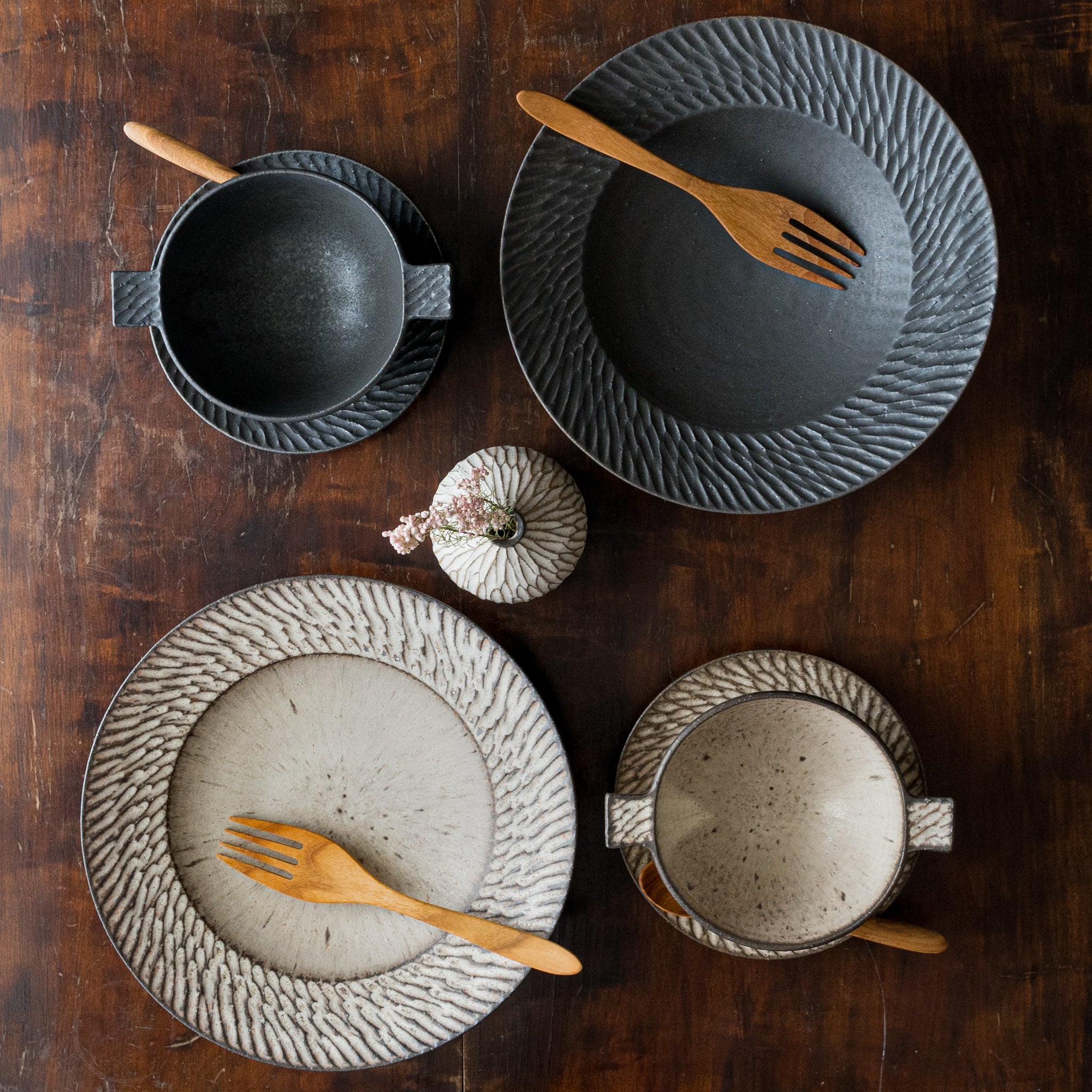 作家 山本雅則 しのぎ リム皿 8寸 白｜和食器通販 四季折折 – 四季折折