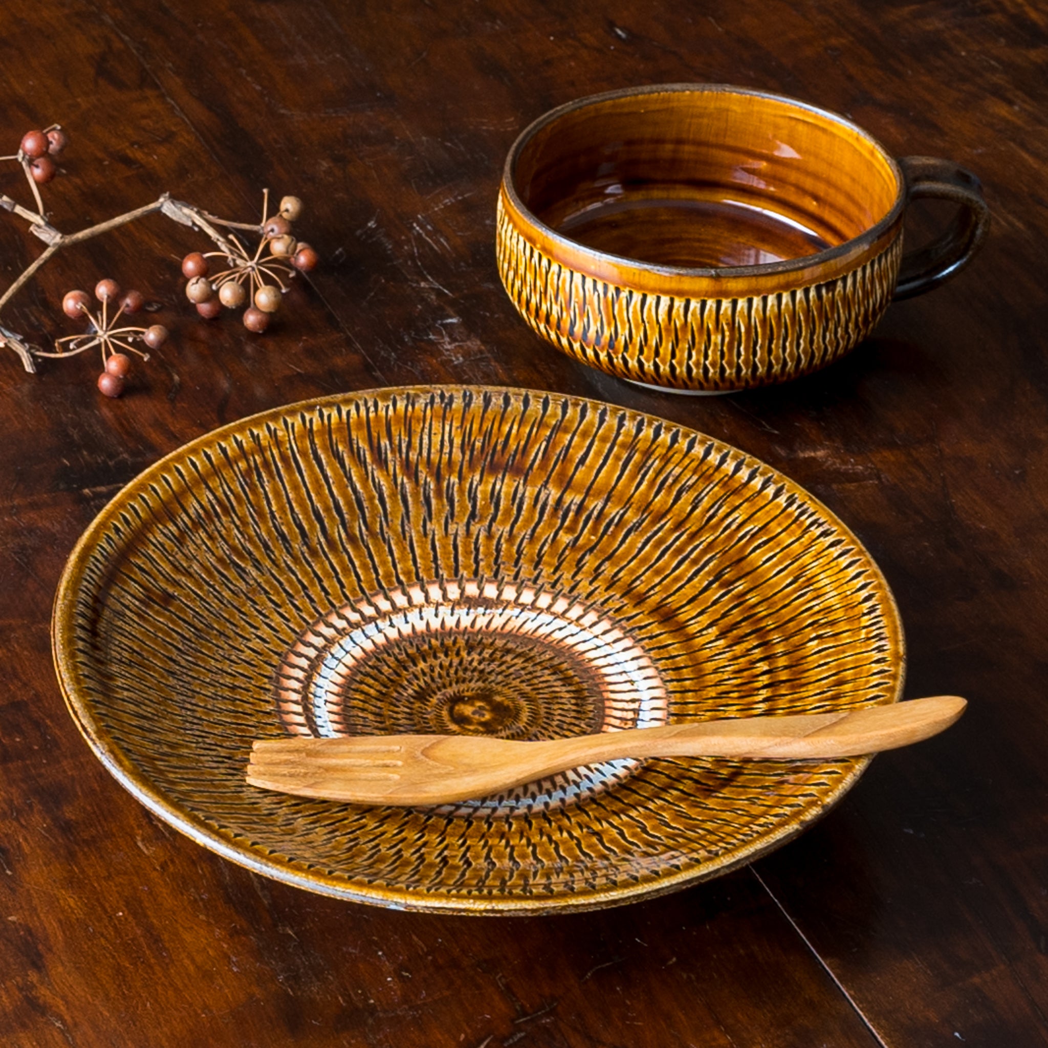 小鹿田焼 坂本庸一窯 8寸皿 飛び鉋 飴色｜和食器通販 四季折折 – 四季