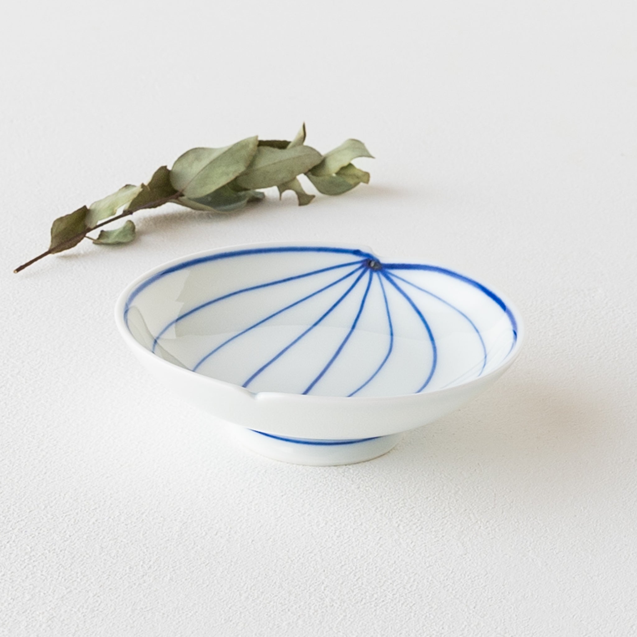 瀬戸染付窯屋 眞窯 youmyaku 高台皿 3.5 ｜作家もののうつわ通販 四季