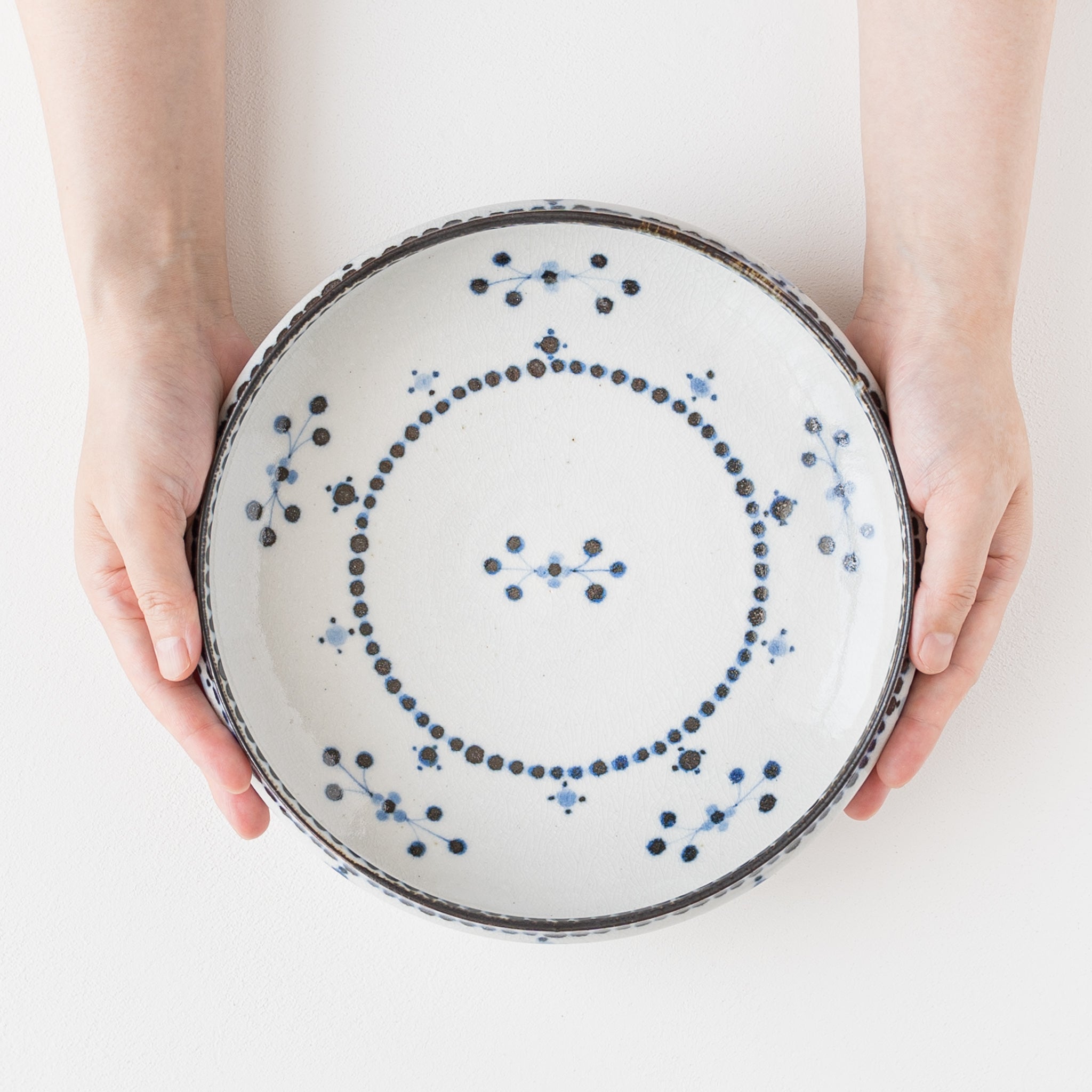 砥部焼 陶彩窯 小花文 7寸深皿 青｜和食器通販 四季折折 – 四季折折