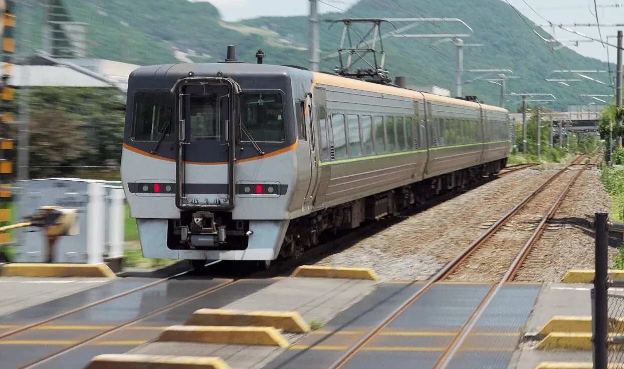 JR四国8000系リニューアル車両の運用と魅力 | Shikokuレールノート