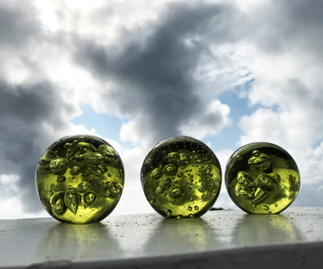 島から探す :: ー新島 :: 【新島ガラス】波のしずく大 高さ7.5cm×直径7.5cm