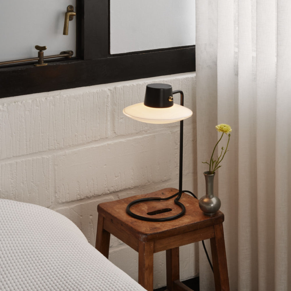 AJ オックスフォード テーブルランプ | ルイスポールセンの正規代理店