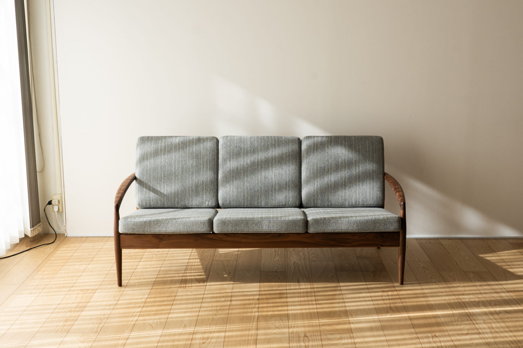 Paper Knife sofa | 塩田家具 リヴリア