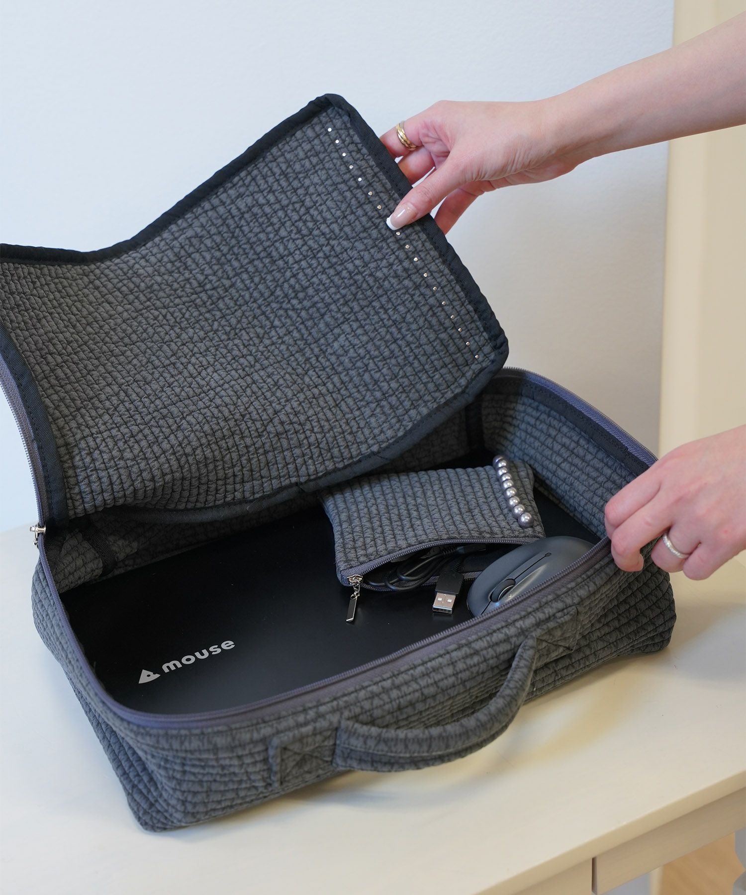 ヌビ マルチケース HUIT 全4色｜hit927-0253【2】 - ポーチ商品一覧