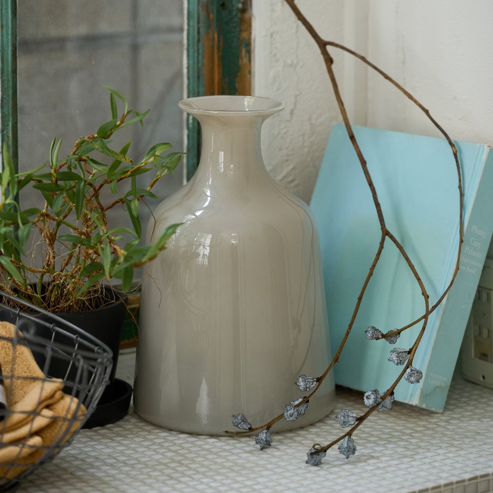 ミルキーガラスで作った インテリアに映えるフラワーベース（2色