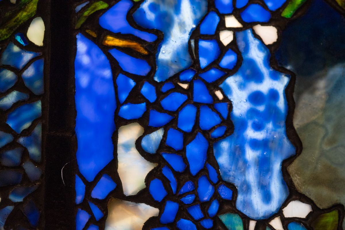 ルイス・C・ティファニーのステンドグラスから: 春秋堂日録