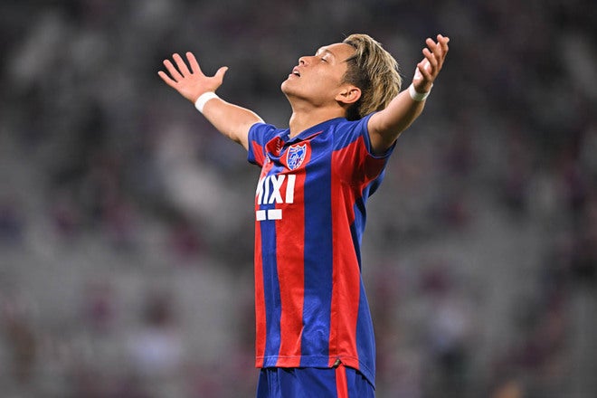 厳選ショット】松木玖生がダメ押し弾で“レインメーカーポーズ”披露