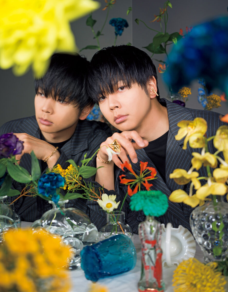 杉咲 花が表紙を飾る『装苑』2024年1月号の特集は「多才な人の多彩な