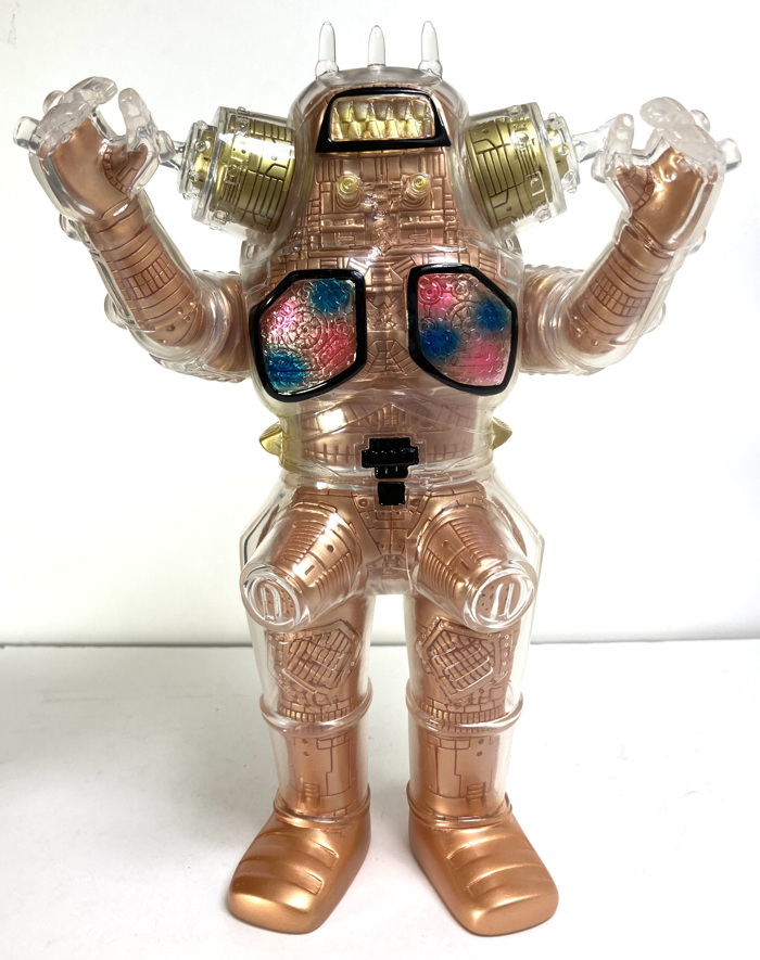 宮崎の地に新たなマルサン製「ウルトラマン450」「カネゴン450」が上陸