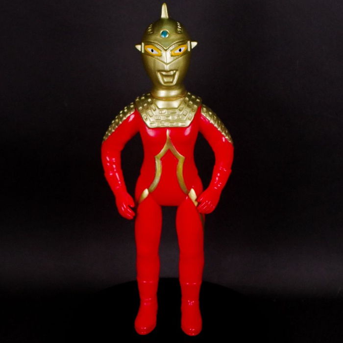 ブルマァク製「ウルトラセブン」が放映55周年の今年「シャンパン