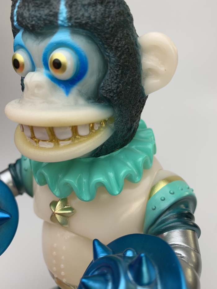 KIK.KAKE TOYから代表作の新バージョン「鉄猿1号 “GHOST CLOWN”」発売