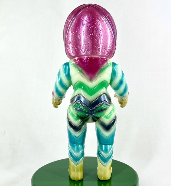 M1号からはブルマァク復刻版「ペギラ蓄光版」、そして鵜川薫さん彩色