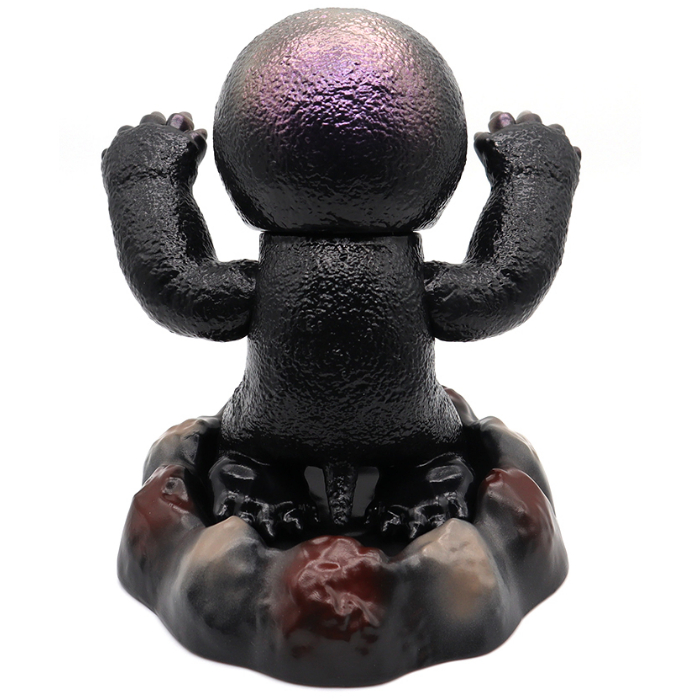 ウルトラQ』のモングラーをRAIMEIが新解釈！メタリック彩色が映える