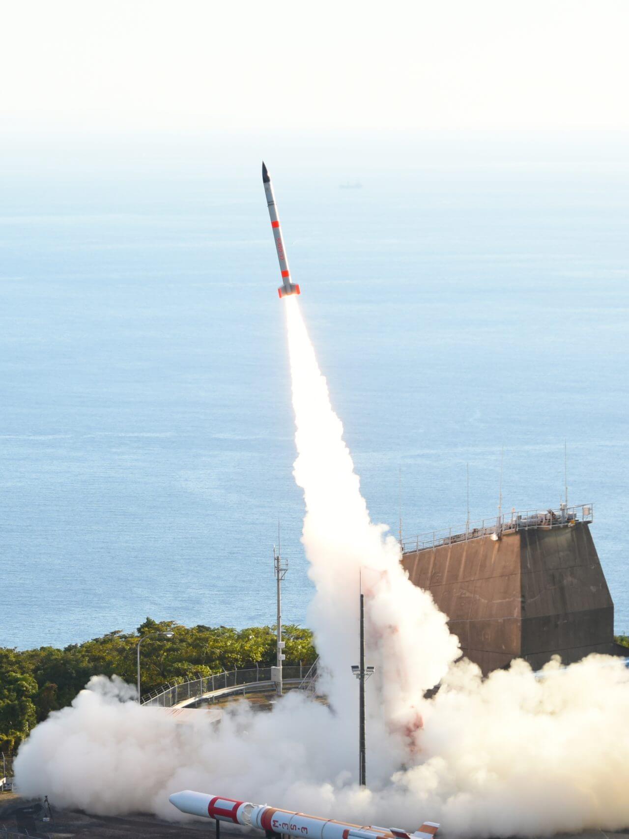 JAXAの観測ロケットS-520-33号機、内之浦宇宙空間観測所から無事に