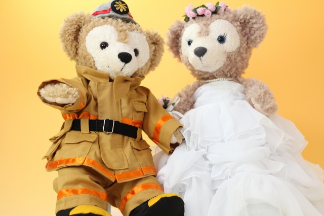 消防防火服とウエディングドレスのウェルカムドール、ダッフィー