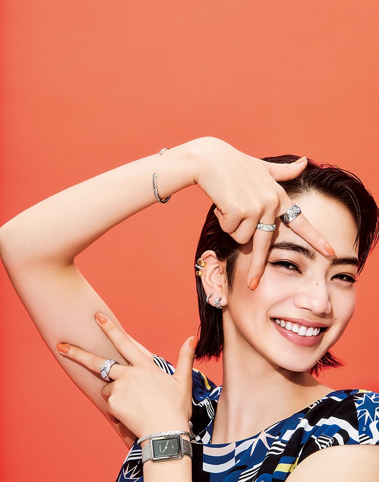 プレイフルに装う「シャネル」のモダンジュエリー | エル・オンライン