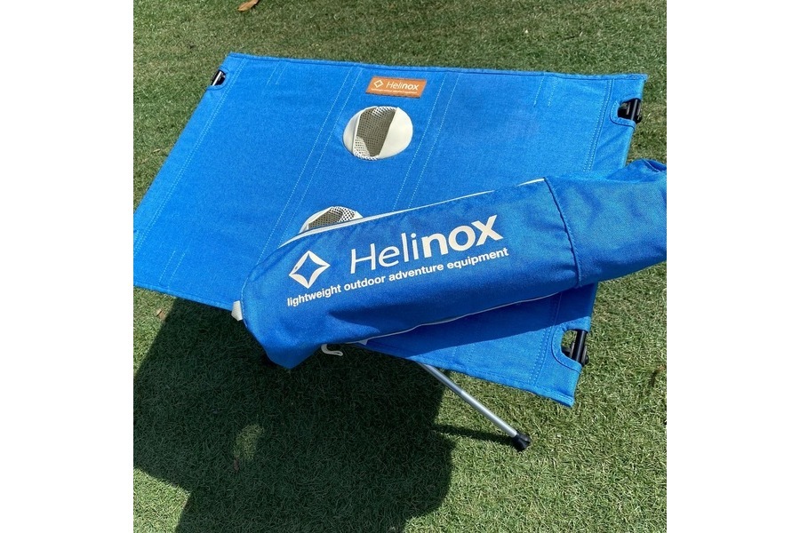 青空にピッタリ！ヘリノックスのバイタルコレクション テーブルワン