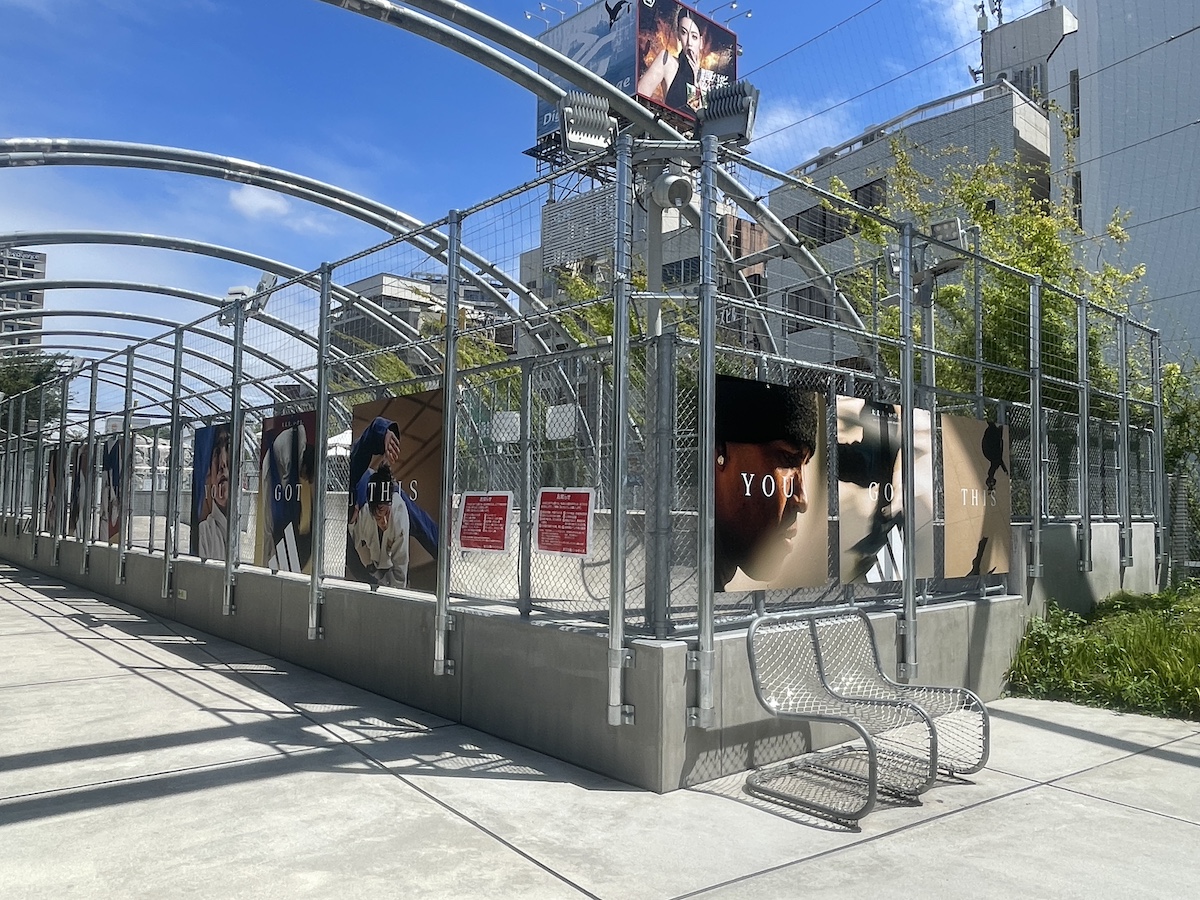 アディダス、新グローバルキャンペーンのビジュアルで渋谷の屋外や