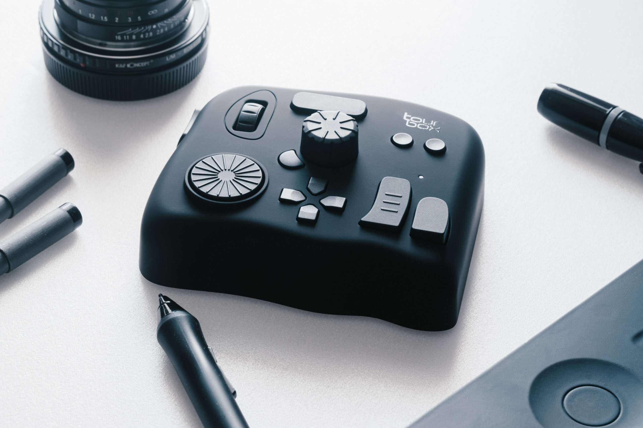 創作を加速する左手デバイス TourBox NEOを買ってみた | SpaceFlier